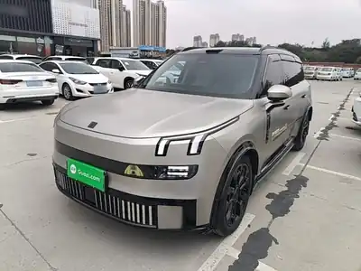 Lynk & Co 900 2025