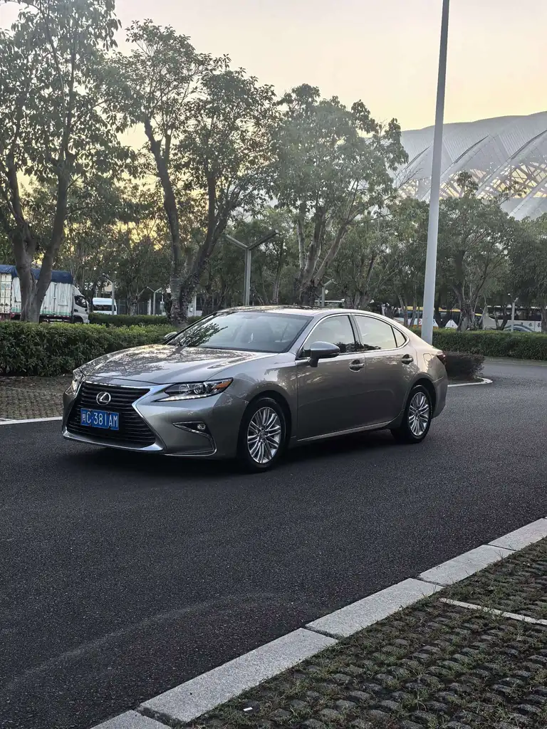 Lexus ES 2017, фото 1