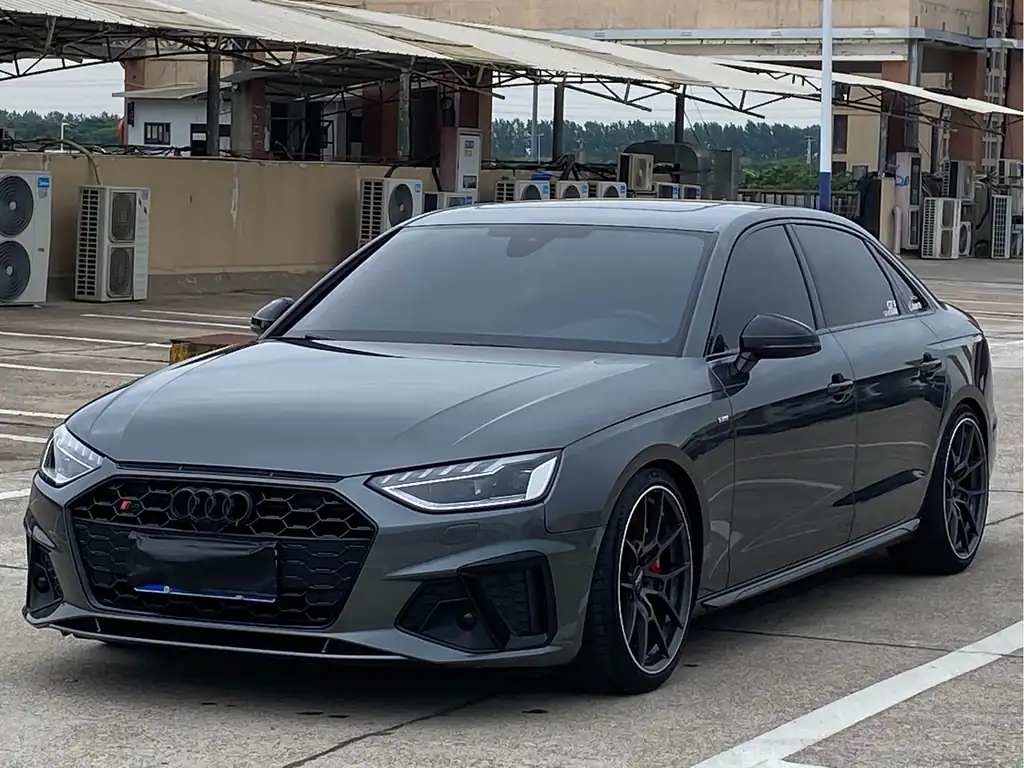 Audi A4L 2022, фото 1