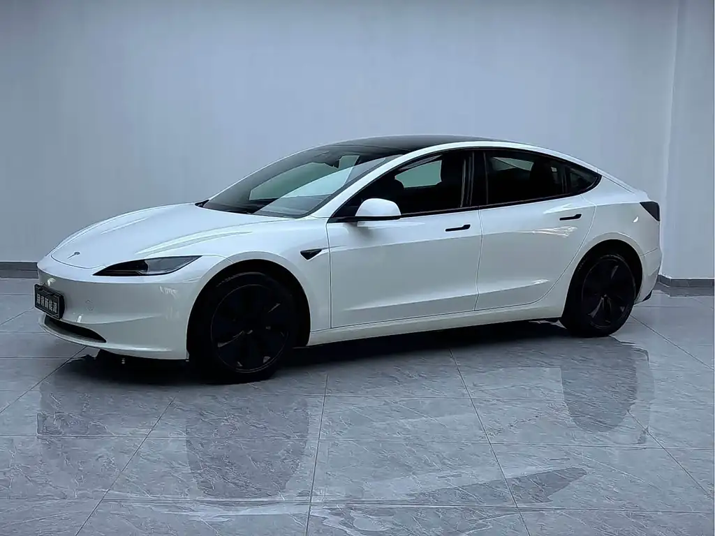 Tesla Model 3 2023, фото 1