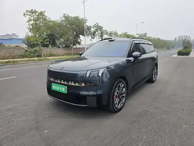 Lynk & Co 900 2025