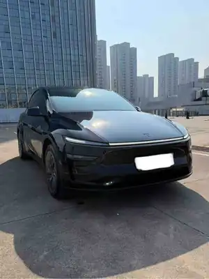 Tesla Model Y L 2025