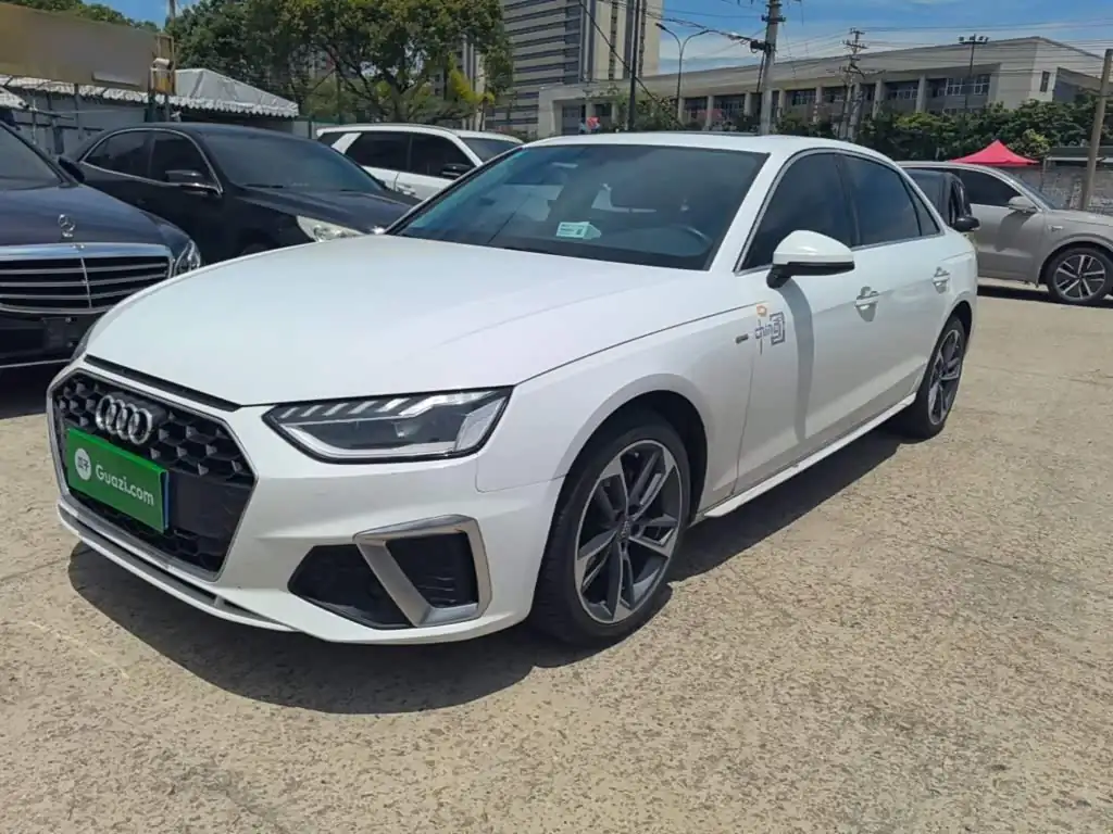 Audi A4L 2020, фото 1