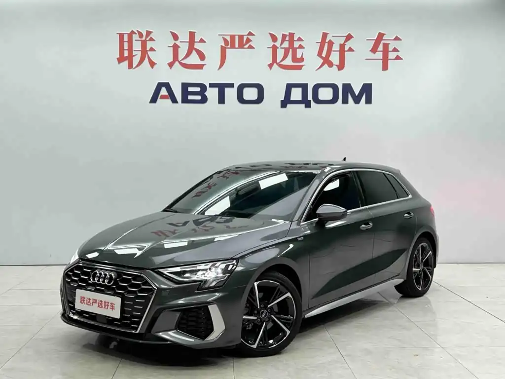 Audi A3 2023, фото 1