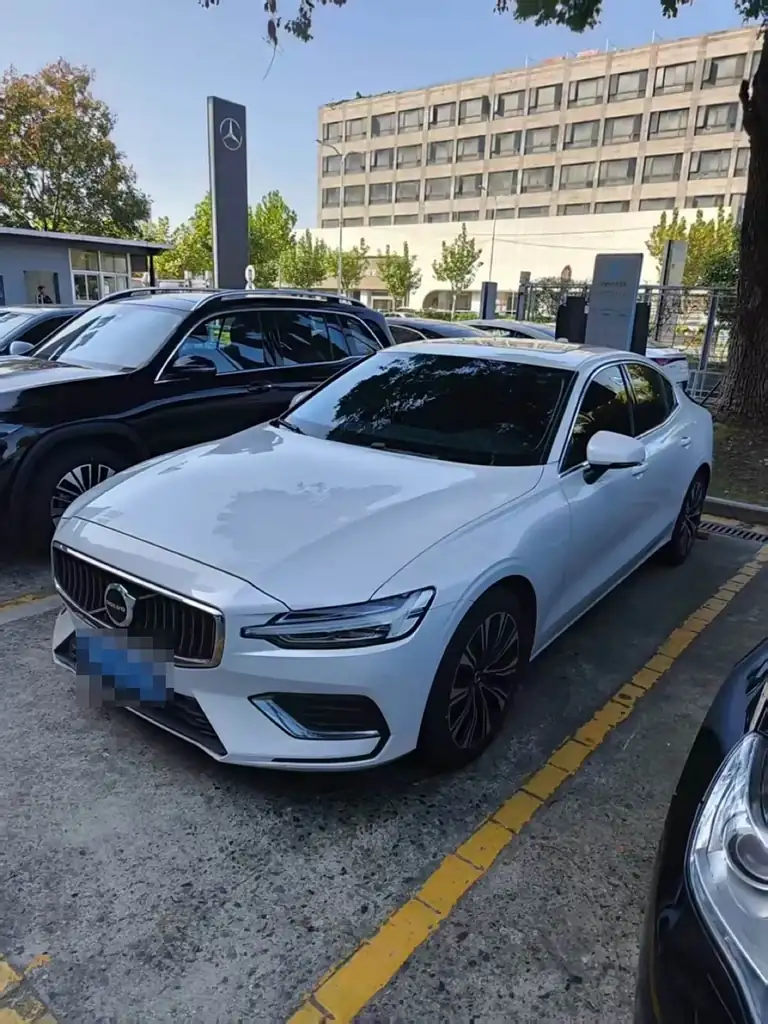 Volvo S60 2022, фото 1