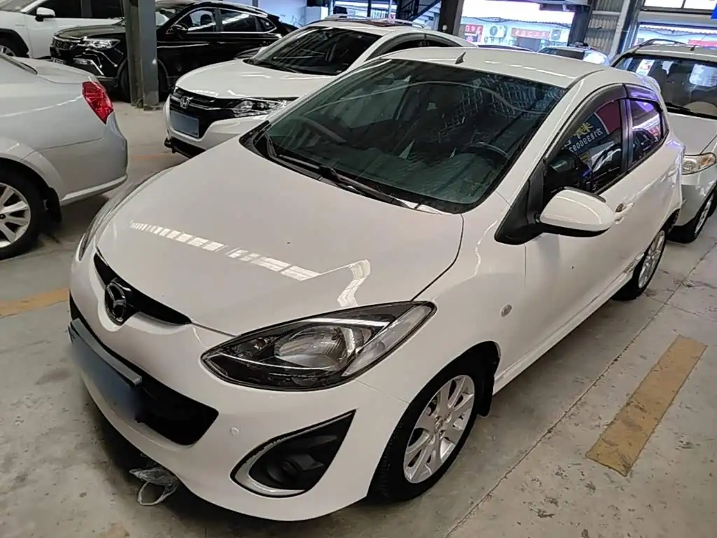 Mazda 2 2015, фото 1