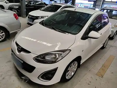 Mazda 2 2015