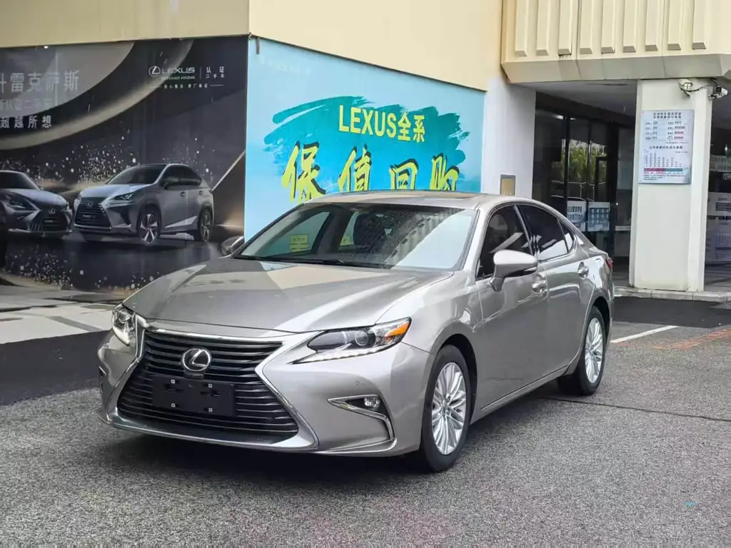 Lexus ES 2017, фото 1