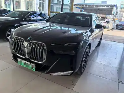 BMW i7 2025