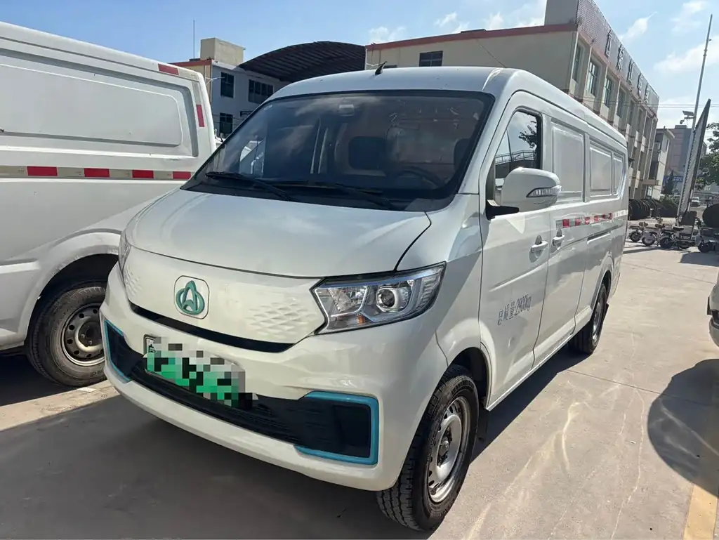 Changankuayue Kuayuexing V7 EV 2023, фото 1