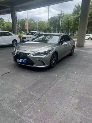 Lexus ES 2022
