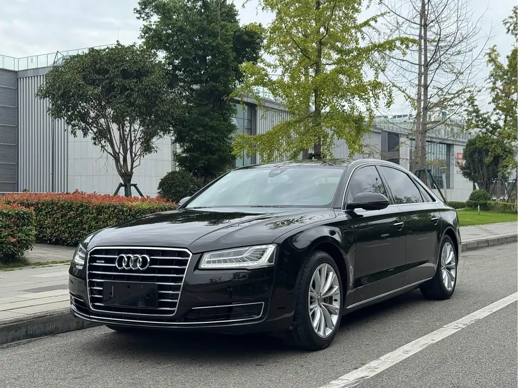 Audi A8 2015, фото 1