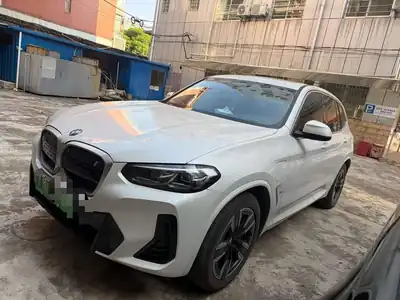 BMW iX3 2025