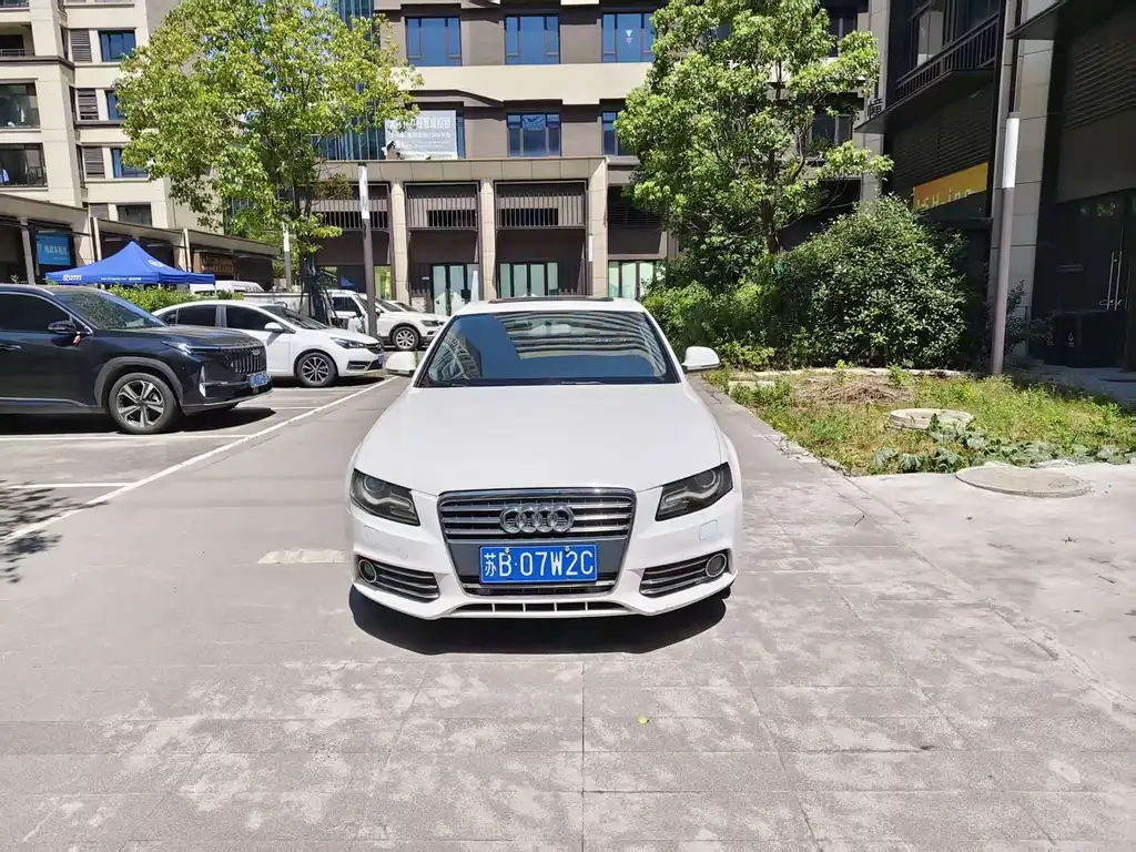 Audi A4L 2012, фото 1