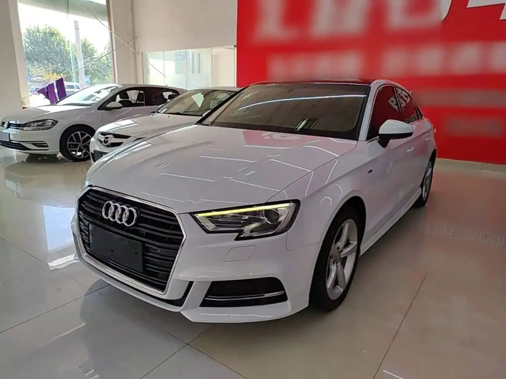 Audi A3 2018, фото 1