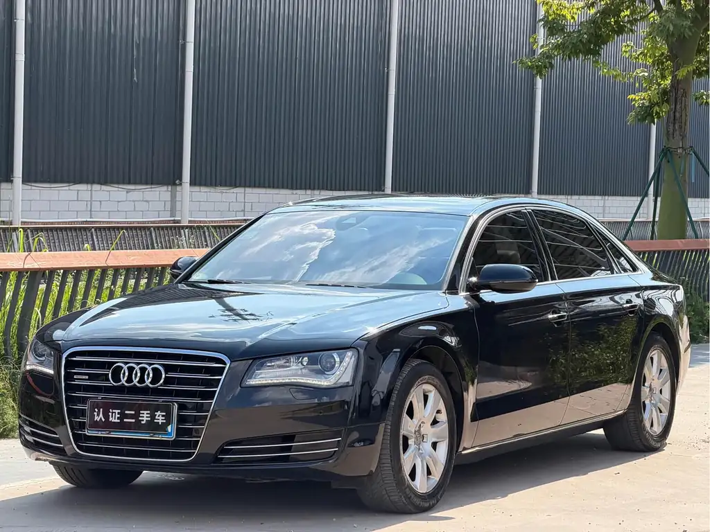 Audi A8 2011, фото 1