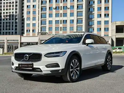 Volvo V90 2025