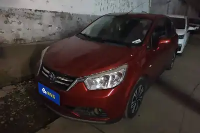 Venucia R50 2015