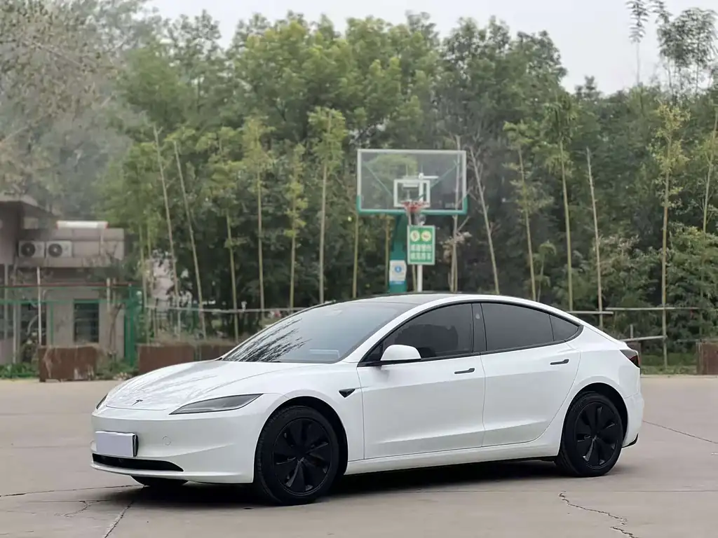 Tesla Model 3 2025, фото 1