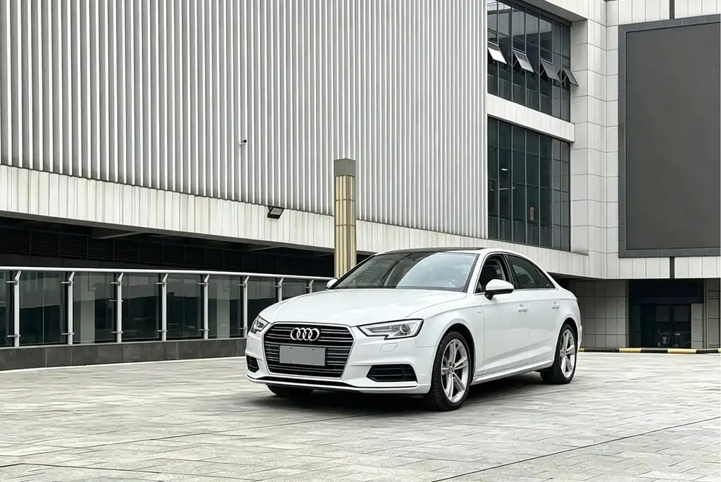 Audi A3 2018, фото 1
