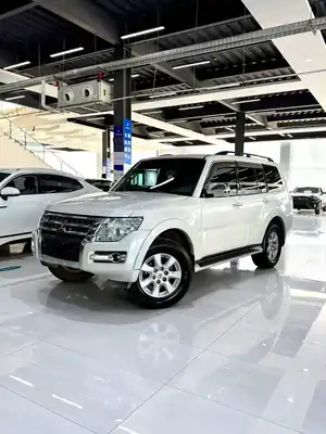 Mitsubishi Pajieluo ( (импорт)