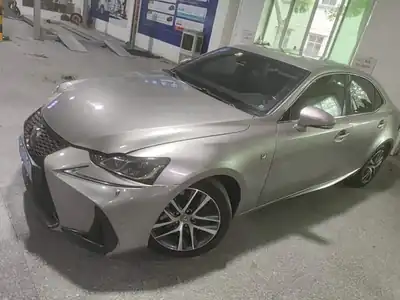 Lexus IS
