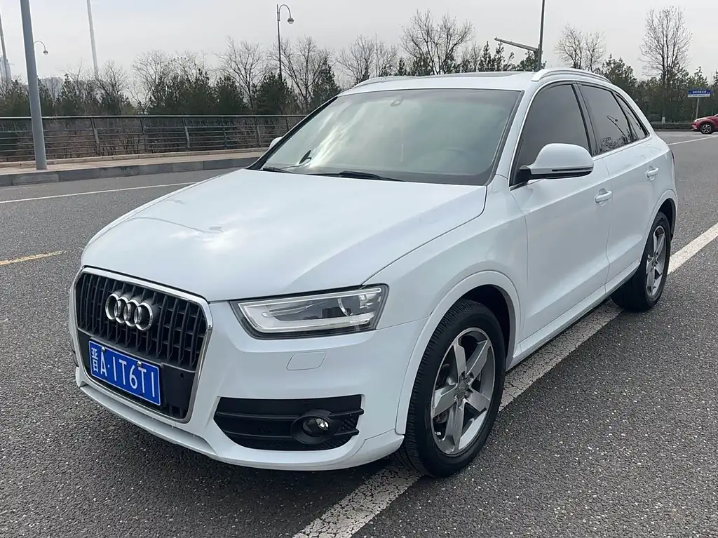Audi Q3 2015, фото 1