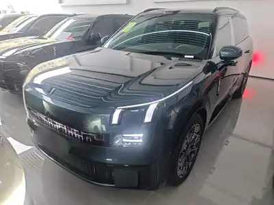 Lynk & Co 900