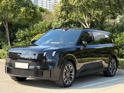 Lynk & Co 900 2025