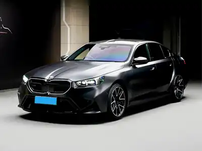 BMW M5 NEV 2025