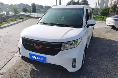 Wuling Hongguang PLUS