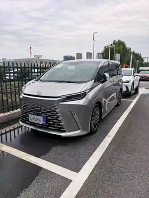 Lexus LM 2025