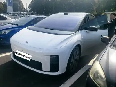Li Auto i8 2025