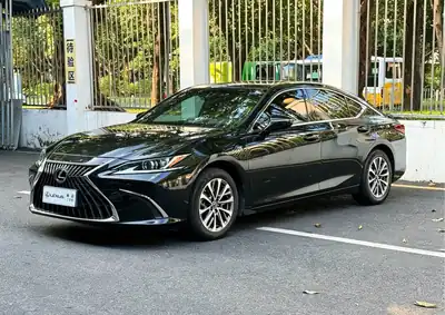 Lexus ES 2023