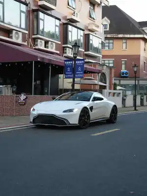 Aston Martin V8 Vantage 2020