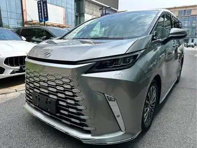 Lexus LM 2025