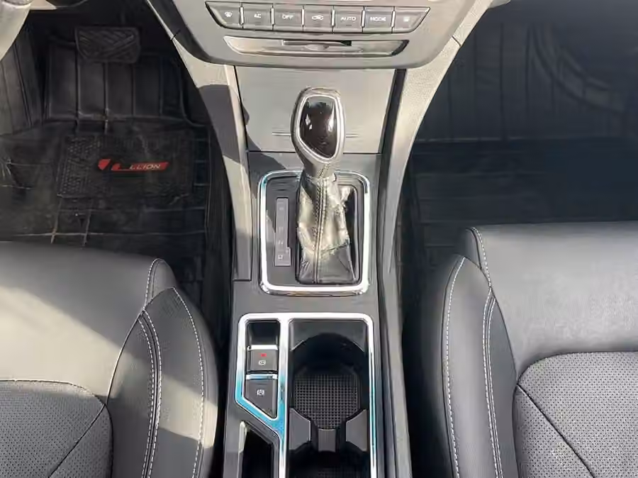 Geely Emgrand 2017, фото 16