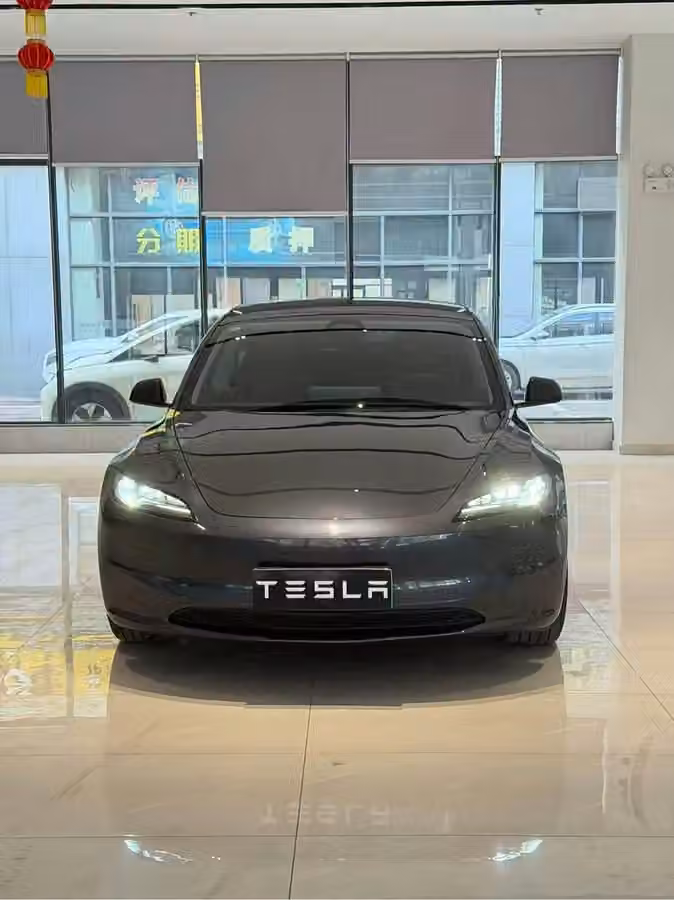 Tesla Model 3 2024, фото 2