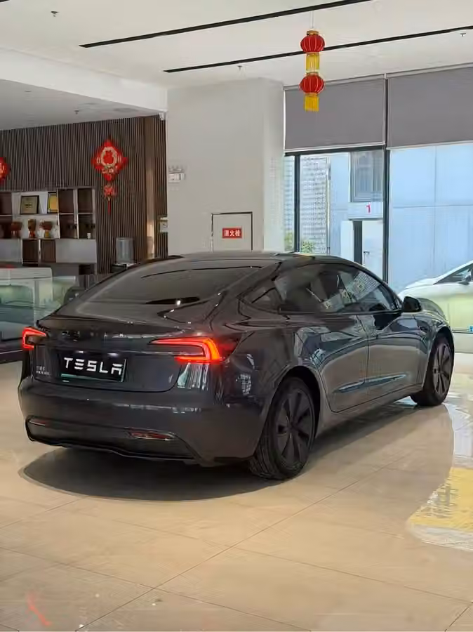 Tesla Model 3 2024, фото 7