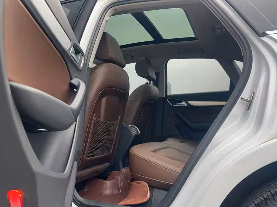 Audi Q3 2015, фото 20